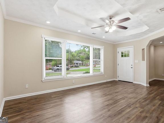 4th image of 2188 Glendale Dr