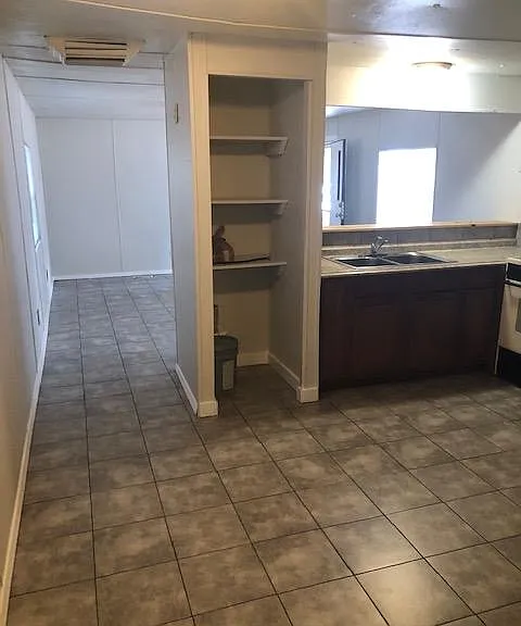 466 Richardson Dr — Photo 4