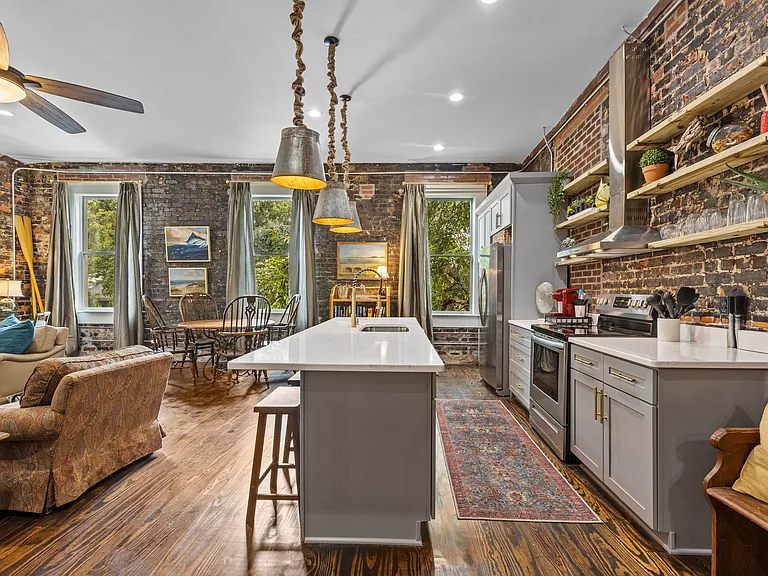 127 N Market St #B — Photo 9
