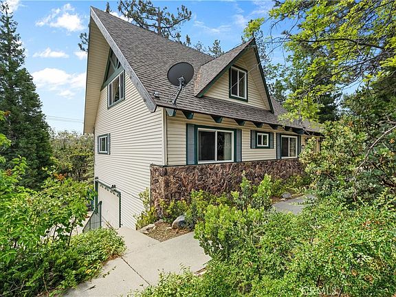 3rd image of 943 Nadelhorn Dr