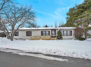 22 Southview Dr, Arcade, NY 14009