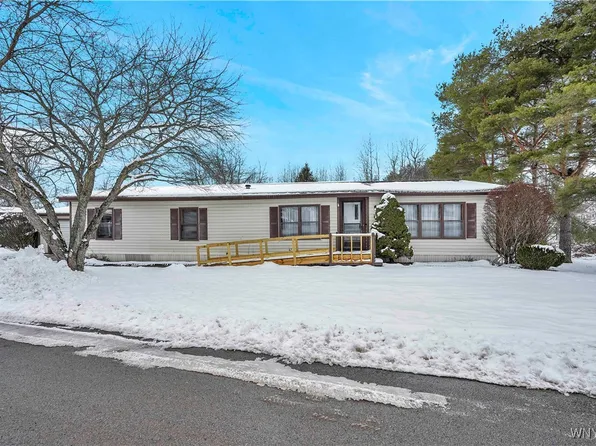 22 Southview Dr, Arcade, NY 14009