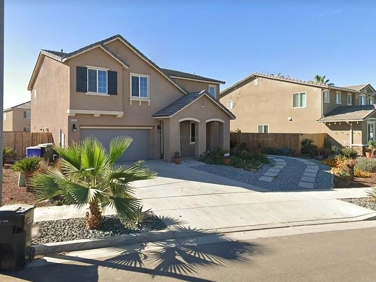 435 Pearl Dr — Photo 1