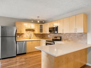 1525 Hillside Ave #207, Victoria, BC V8T2C1