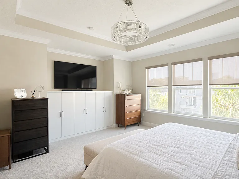 3229 W Horatio St — Photo 8