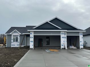 1324 E 17th St, South Sioux City, NE 68776