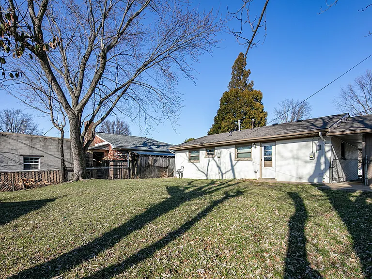 2116 Saint Teresa Dr — Photo 13