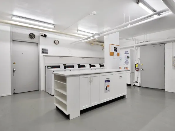 Barafield, 1260 Harwood St, Vancouver, BC V6E 1S4