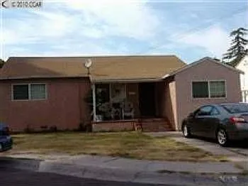 64 Woodview Rd photo 1