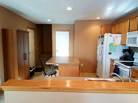 4th image of 5004 207th St N