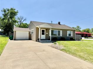 5 1st Dr, Decatur, IL 62521