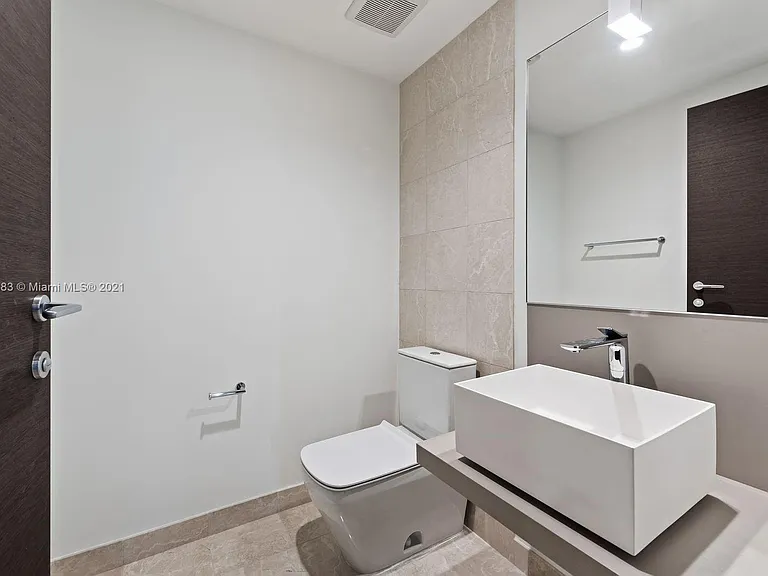 Brickell Plz — Photo 15