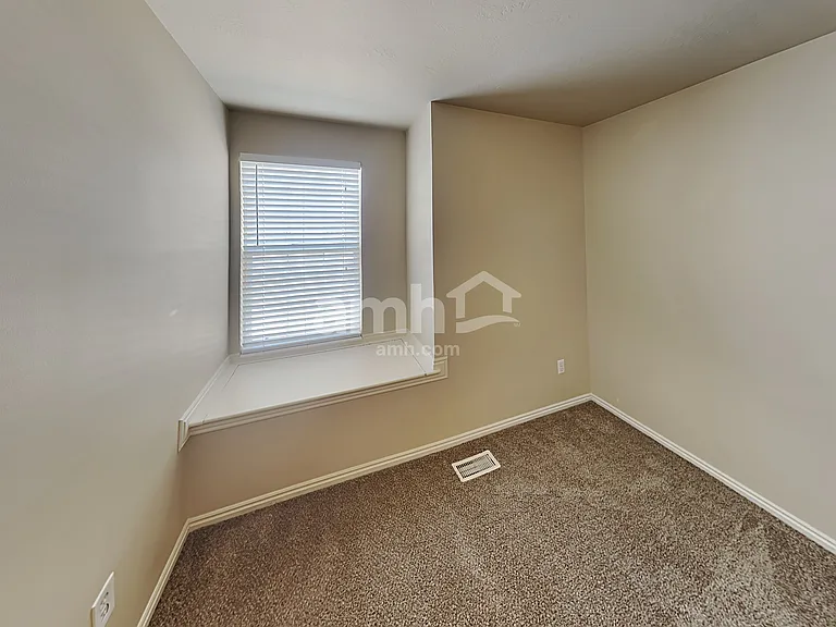 1673 W 1500 S — Photo 14