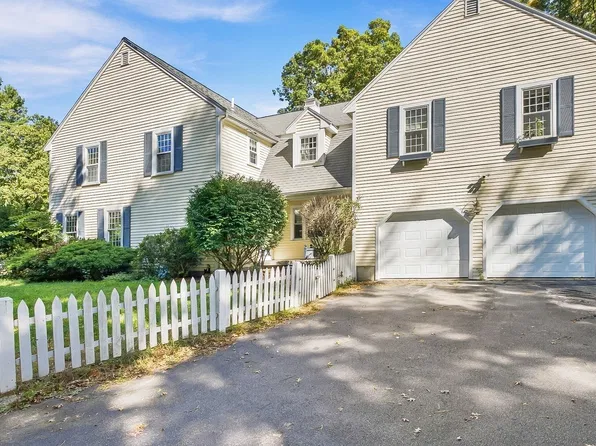 76 Carroll Dr, Foxboro, MA 02035