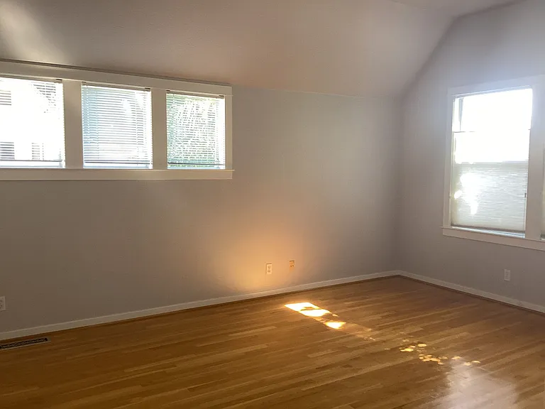 204 Roosevelt Ter — Photo 14
