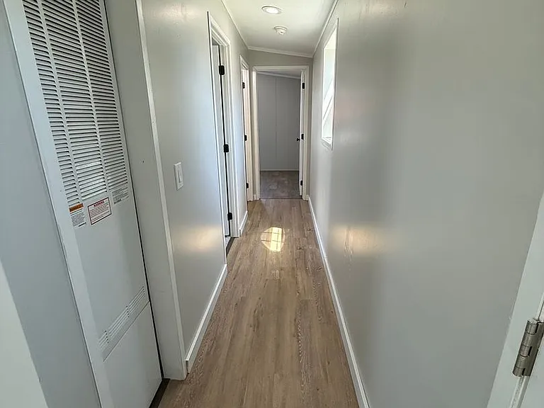 1323 Floyd Ave — Photo 6