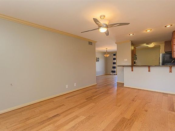 4th image of 402 Post Office St APT 205