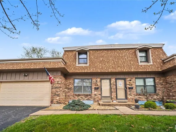 11863 Charlemagne Dr, Maryland Heights, MO 63043