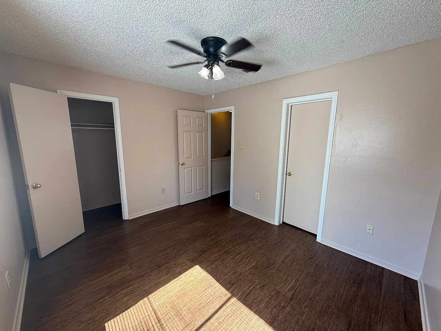 Move in special - 2 bedroom 2 bath town home in a gated community — Photo 3