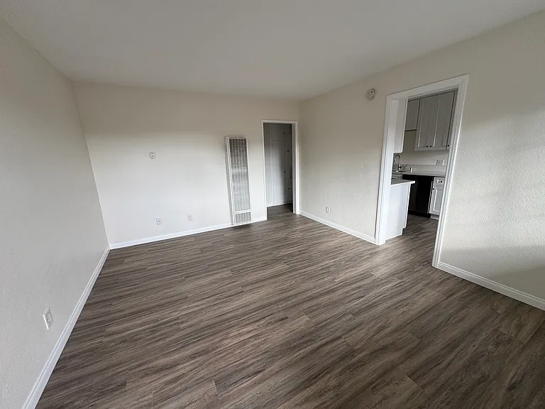 8465 La Mesa Blvd #6 — Photo 2