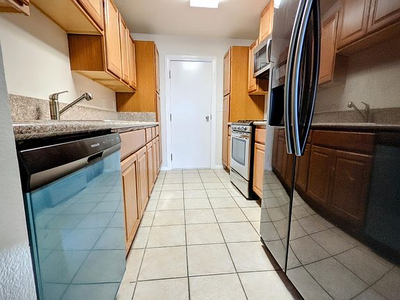 4th image of 8446 Langdon Ave
