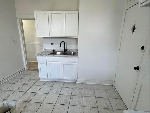 2nd image of 6026 S Champlain Ave #G