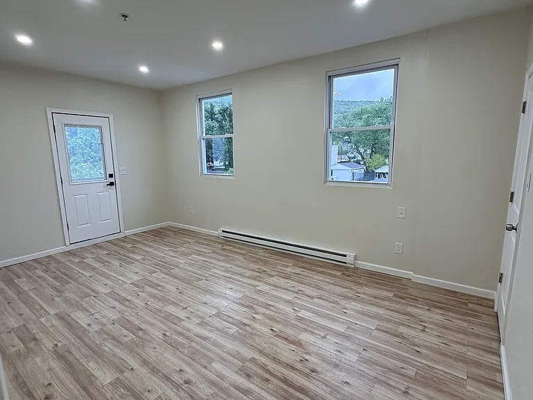 129 Pike St #3 — Photo 8