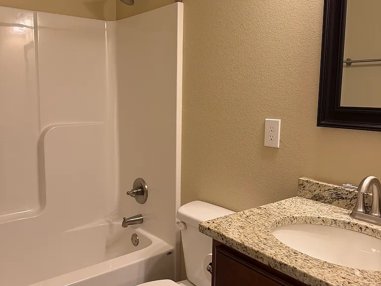 2515 S Willard Ave — Photo 8