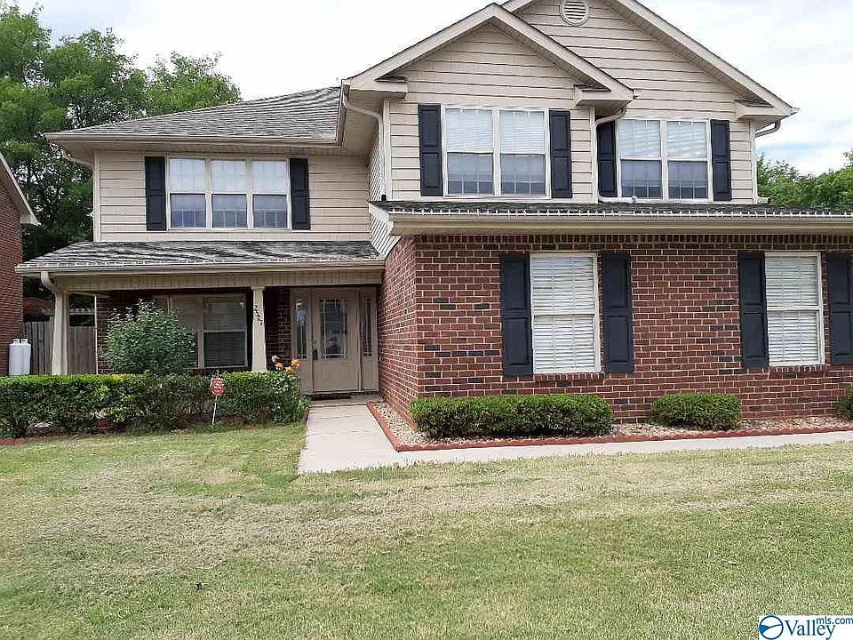 1st image of 2527 Oak Place Dr SE