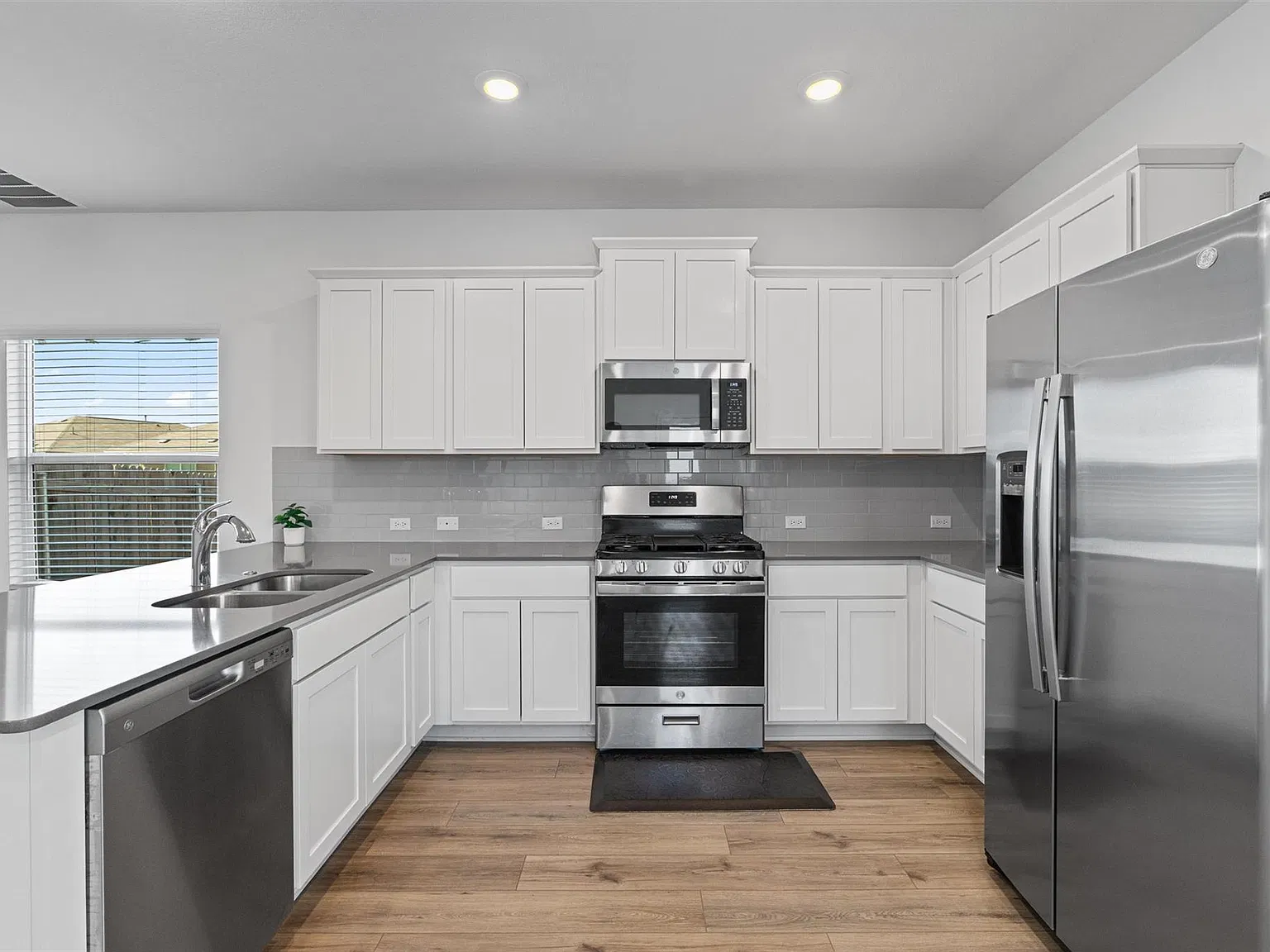 3 bed, 2.5 bath, 2093 sqft, $2,500 — Photo 3
