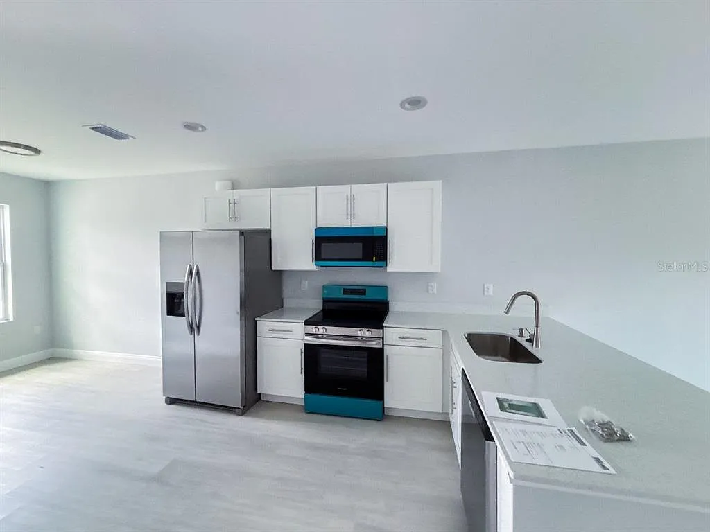 2 bed, 1.0 bath, 750 sqft, $1,350 — Photo 2