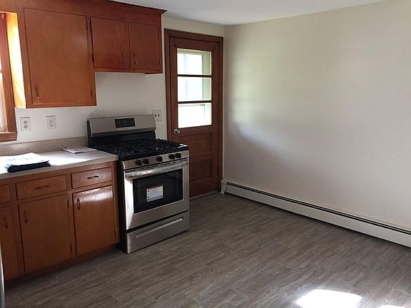 5th image of 39 Davis Ave #3