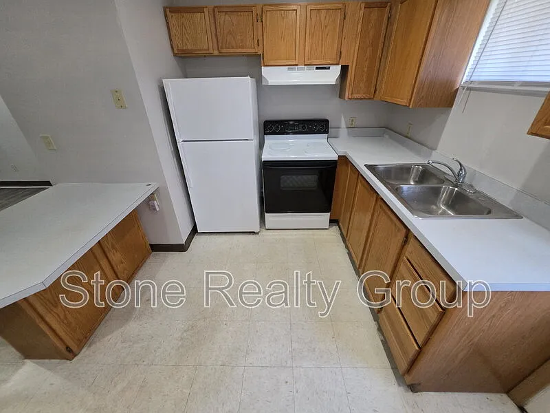 2 bed, 1.0 bath, $775 — Photo 3