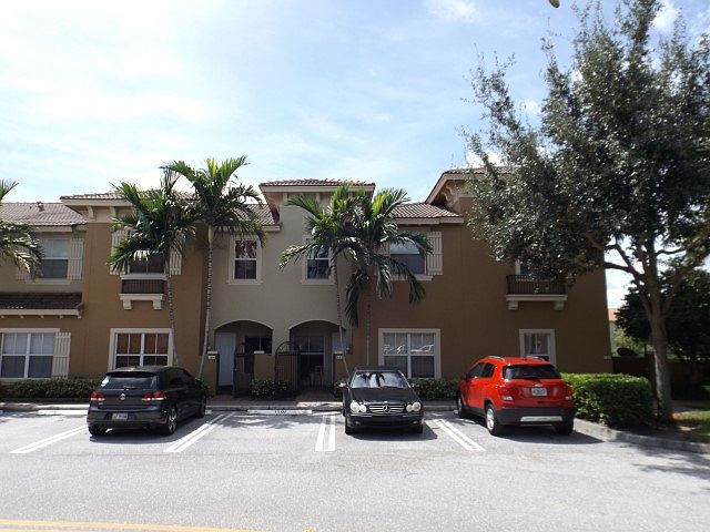 1st image of 140 Lake Monterey Cir