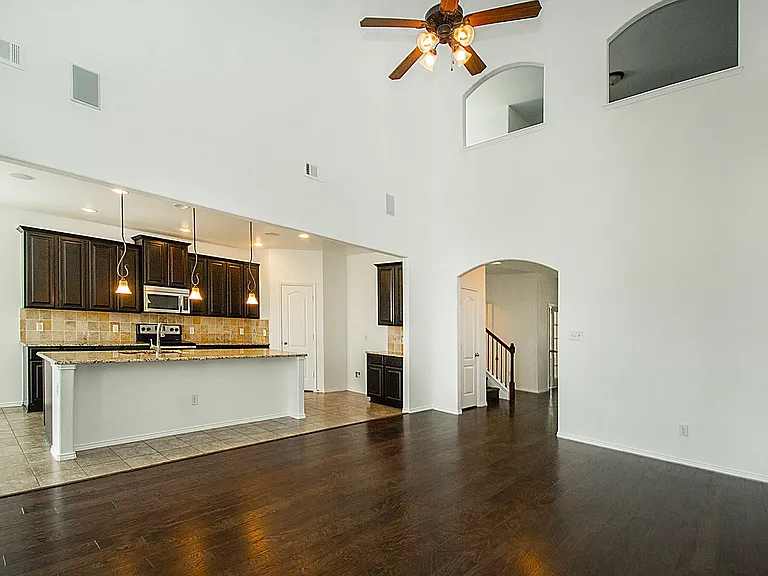 917 Swan Ridge Dr — Photo 3
