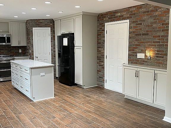 3rd image of 82 Peregrine Ln S