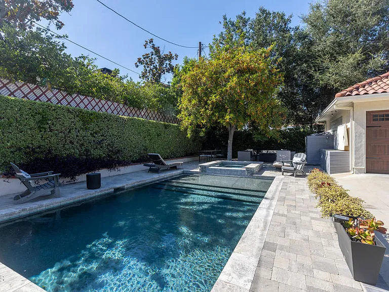 1541 Rose Villa St — Photo 37