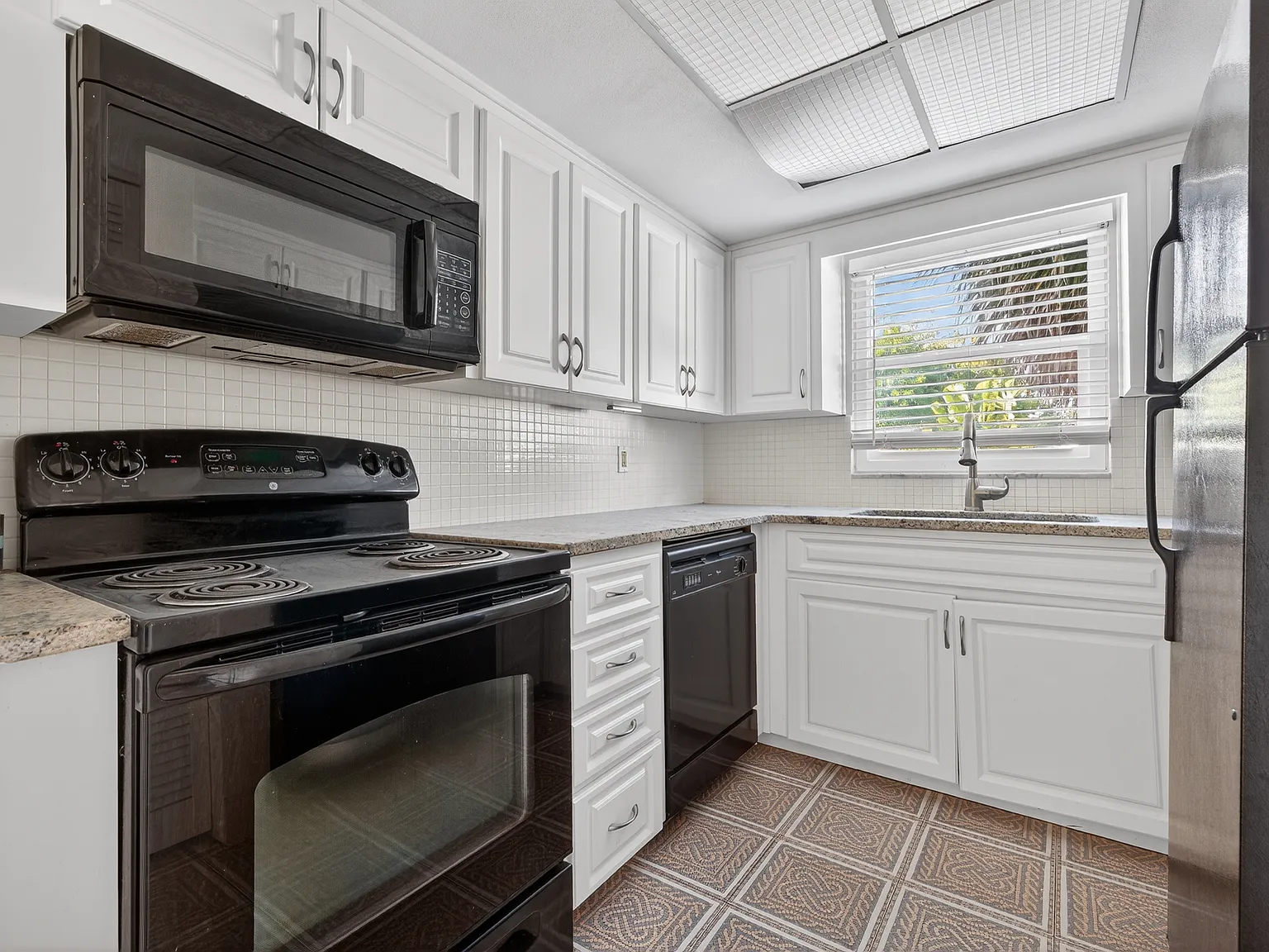 1 bed, 700 sqft, $1,950 — Photo 3