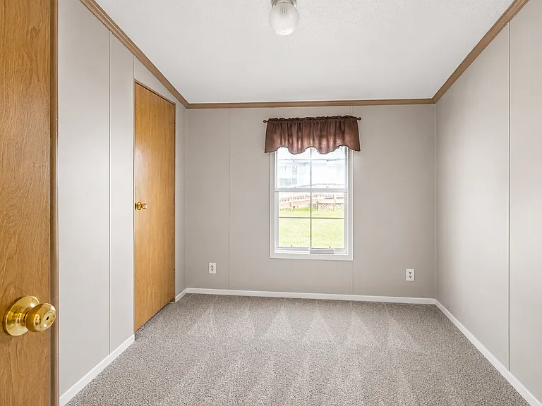 478 Sarah St — Photo 24