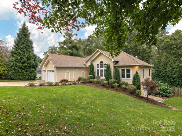 321 Scarlet Tanager Ct, Arden, NC 28704