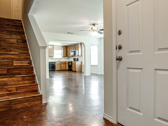 3127 Waits, Unit 103. Entry.