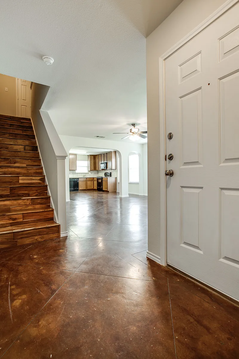 3127 Waits, Unit 103. Entry. - 3127 Waits Ave #103