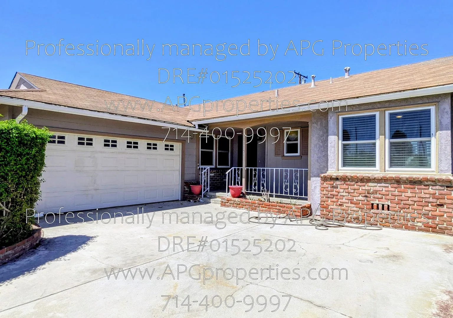 Newly updated 3 bedroom / 2 bathroom house with a 2 car garage in South Whittier — Photo 1