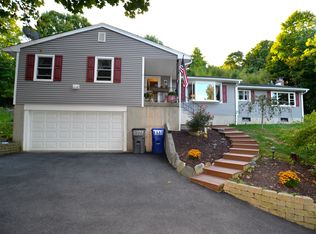 16 Crestview Dr, Brookfield, CT 06804