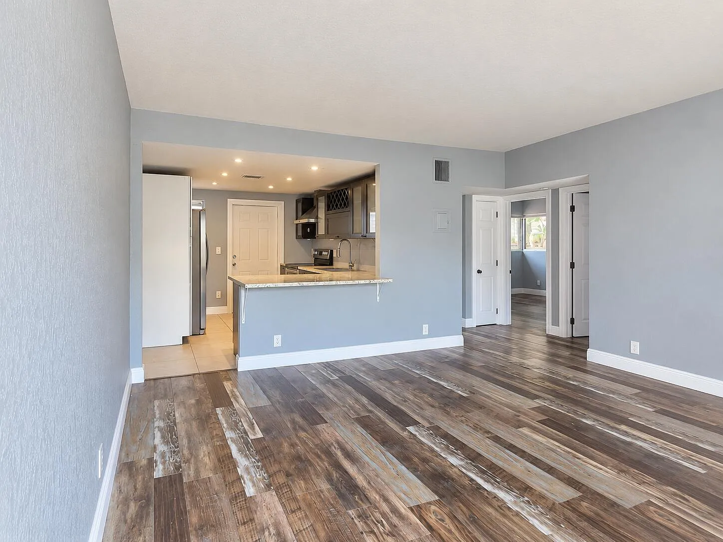 2 bed, 1.0 bath, 975 sqft, $1,999 — Photo 3
