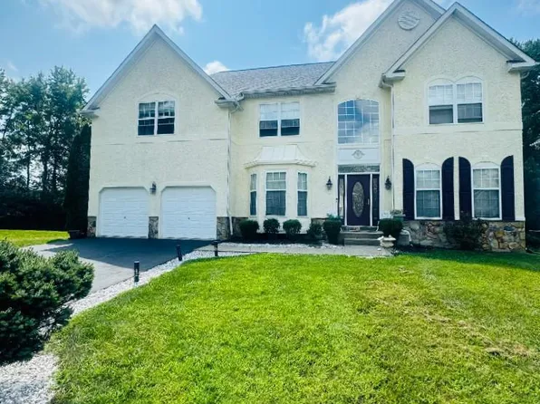 4 Walnut Ct, Bear, DE 19701