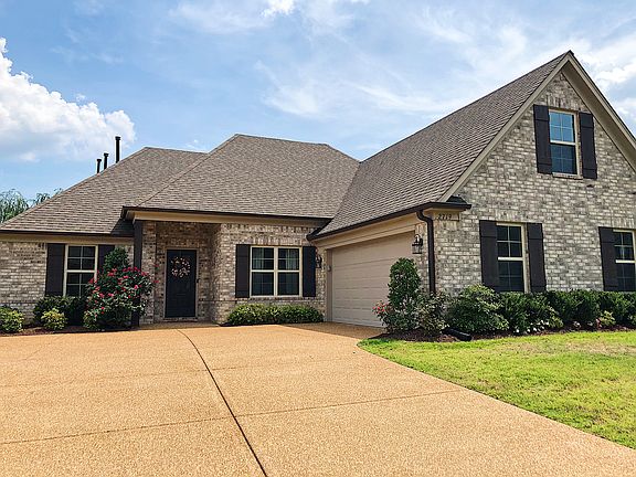2nd image of 2719 Champion Hills Dr