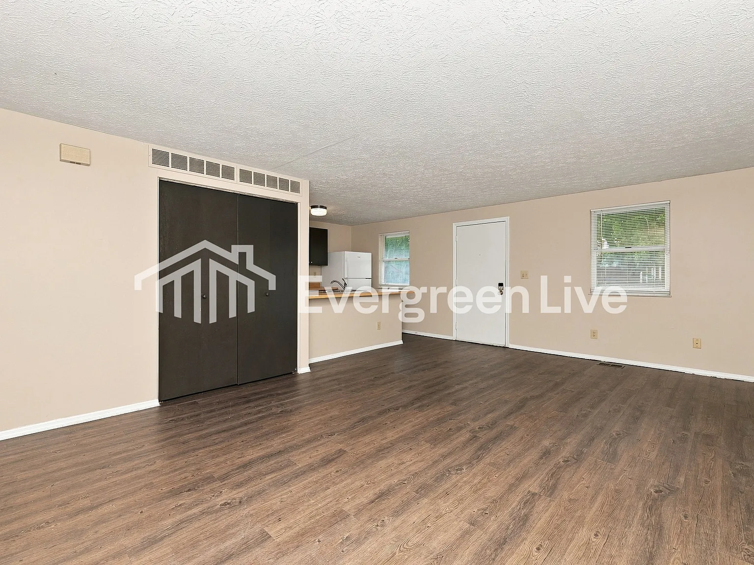 2 bed, 1.0 bath, 933 sqft, $1,045 — Photo 3
