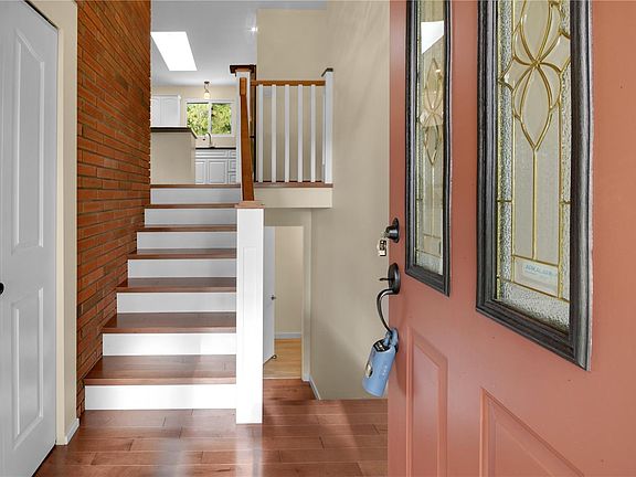 5th image of 124 Ranchview Dr