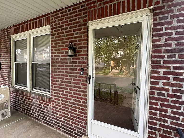 307 Irwin St — Photo 3